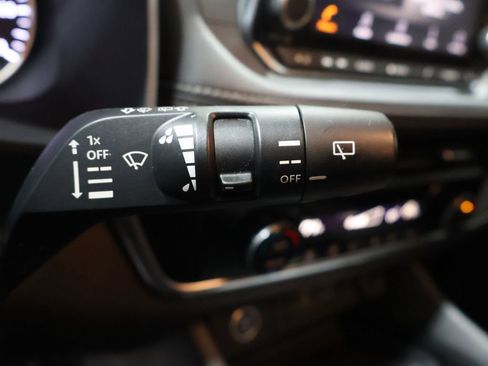 Used 2022 Nissan Rogue SV image 36