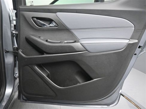 Used 2020 Chevrolet Traverse LT w/ Driver Confidence II Package image 18