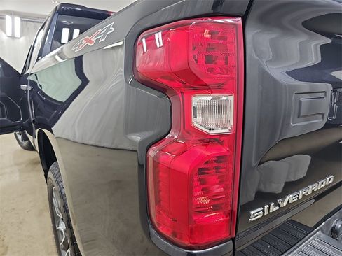 Used 2024 Chevrolet Silverado 1500 LT image 38