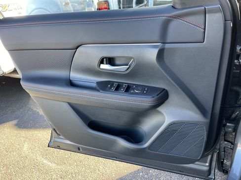 New 2025 Nissan Kicks SR image 22