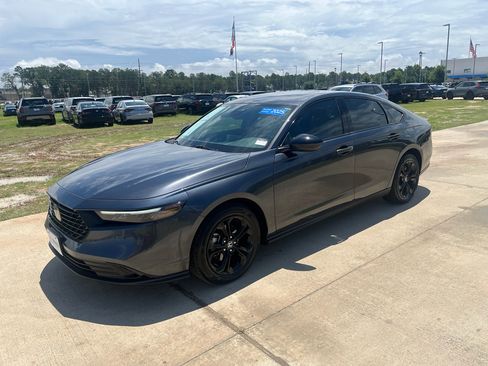 Certified 2025 Honda Accord SE image 4