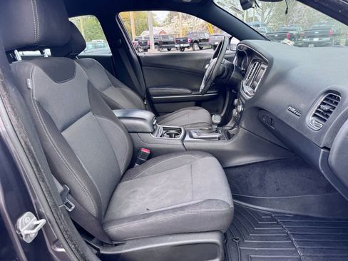 Used 2015 Dodge Charger SE image 21