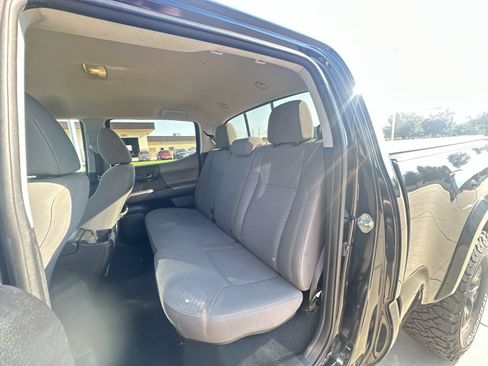Used 2020 Toyota Tacoma SR5 AWD/4WD image 25