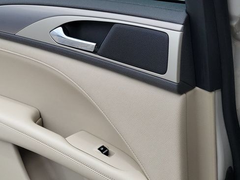 Used 2020 Lincoln MKZ FWD image 17