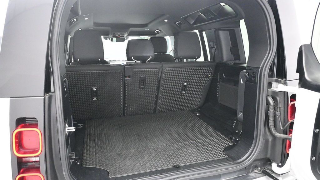 Used 2025 Land Rover Defender 110 S AWD/4WD image 15