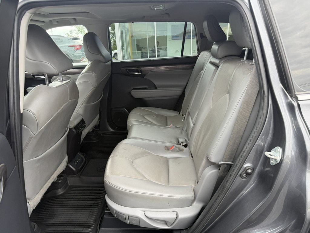 Used 2021 Toyota Highlander Limited AWD/4WD image 19