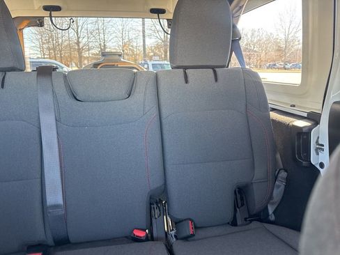 Used 2024 Jeep Wrangler Unlimited Rubicon image 13