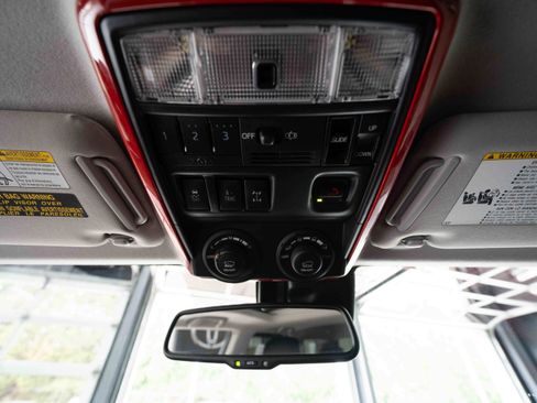 Used 2020 Toyota 4Runner Venture w/ Moonroof Package AWD/4WD image 18