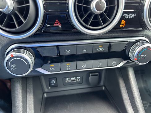 Used 2025 Nissan Sentra SV image 8