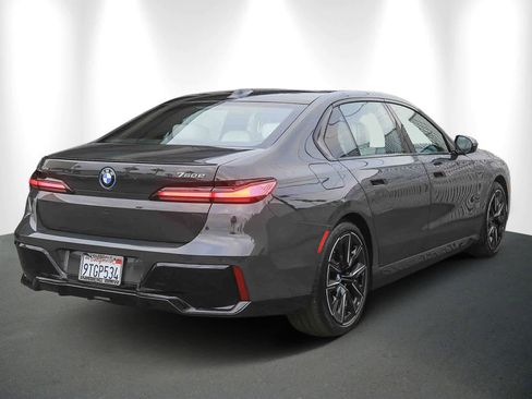 Used 2025 BMW 750e xDrive w/ Premium Package image 6