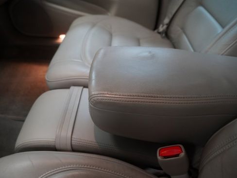 Used 2000 Cadillac De Ville Base 4D Sedan w/ Comfort/Convenience Pkg image 8