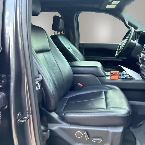 Used 2019 Ford Expedition XLT w/ Equipment Group 202A AWD/4WD image 20