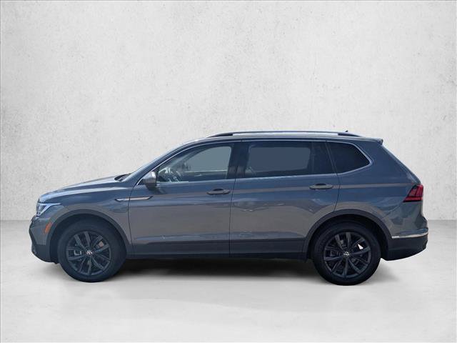 Used 2024 Volkswagen Tiguan SE w/ Panoramic Sunroof Package FWD image 9