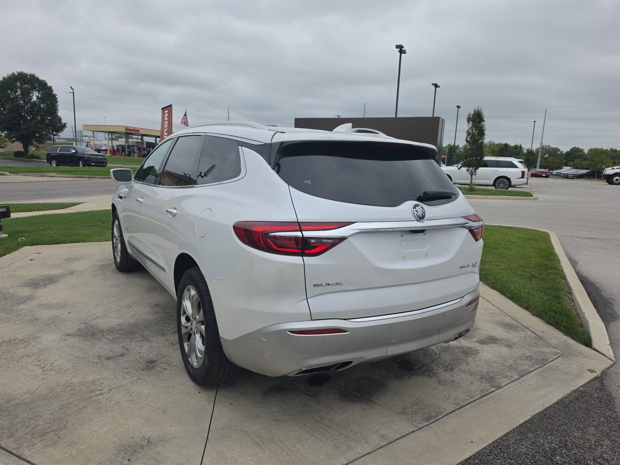 Used 2018 Buick Enclave Avenir AWD/4WD image 7