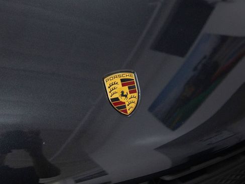 Certified 2026 Porsche Macan AWD/4WD image 11
