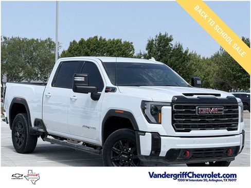 Used 2025 GMC Sierra 2500 AT4 AWD/4WD image 2