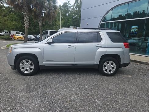Used 2015 GMC Terrain SLE w/ Safety Package AWD/4WD image 2