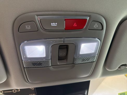 Used 2025 Kia Telluride S FWD image 33