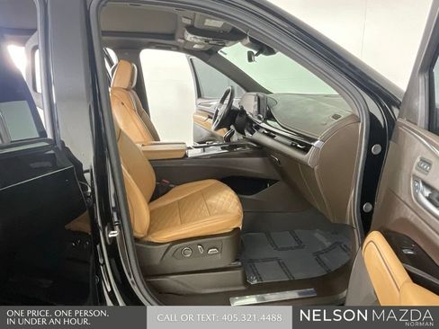 Used 2024 Cadillac Escalade ESV Sport w/ LPO, ONYX Package AWD/4WD image 14