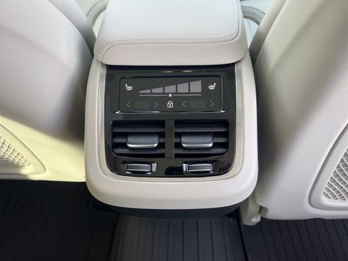 New 2026 Volvo XC60 B5 Ultra w/ Climate Package image 18