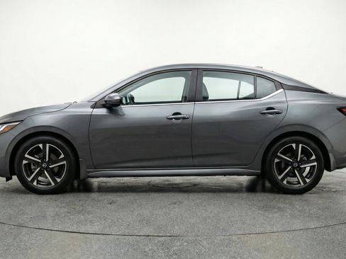 Used 2025 Nissan Sentra SV image 5