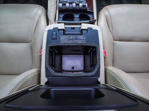 Used 2011 Lexus LX 570 4WD w/ Luxury Pkg image 32