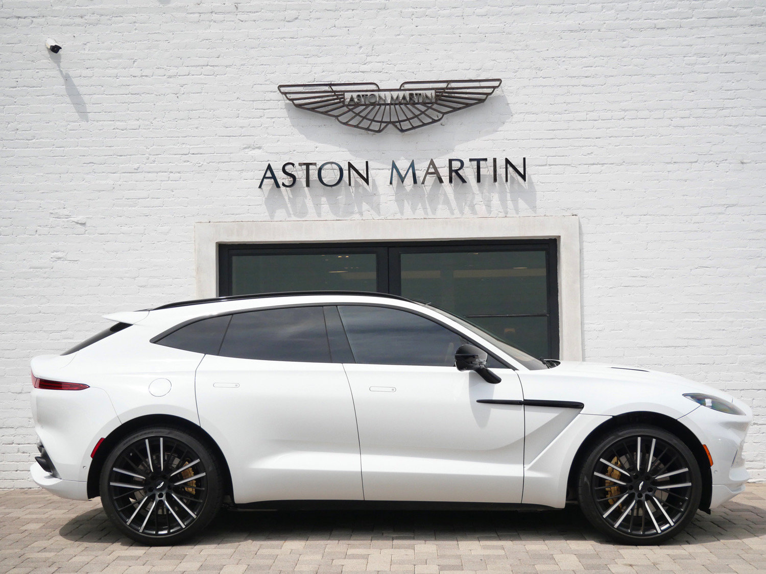 Used 2023 Aston Martin DBX AWD/4WD image 22