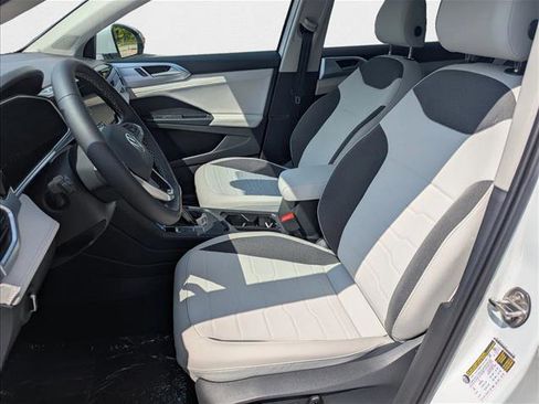 New 2025 Volkswagen Taos SE image 4