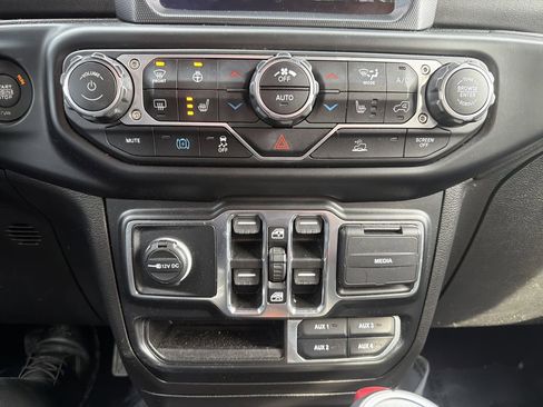 Used 2021 Jeep Wrangler Unlimited Sahara w/ Cold Weather Group image 27