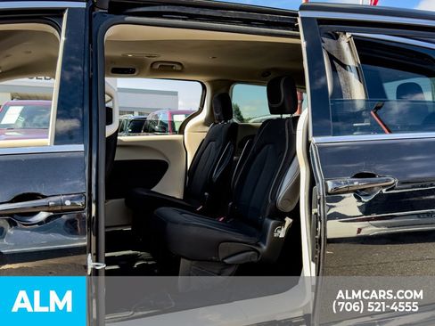 Used 2023 Chrysler Voyager LX FWD image 12