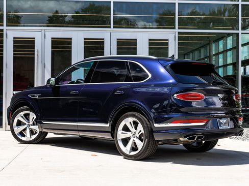 Certified 2024 Bentley Bentayga image 3