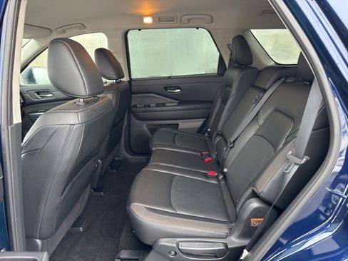 Used 2024 Nissan Pathfinder SL image 18