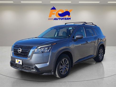 Used 2022 Nissan Pathfinder SV image 1