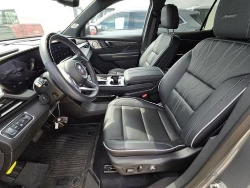 Used 2025 Buick Enclave Avenir AWD/4WD image 5