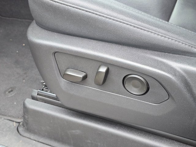 Used 2025 Chevrolet Suburban Z71 AWD/4WD image 22