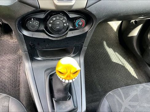 Used 2012 Ford Fiesta SE image 26