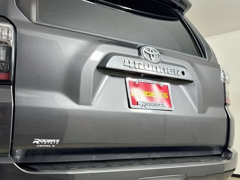 Used 2015 Toyota 4Runner SR5 w/ Four Season Floor Mat Package AWD/4WD image 27
