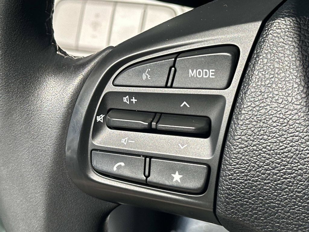 Used 2025 Hyundai Venue SEL FWD image 20