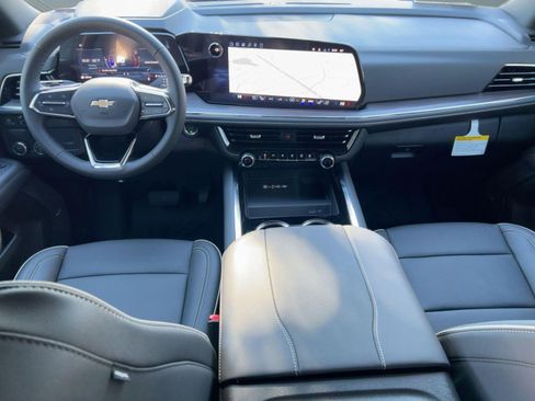 Certified 2026 Chevrolet Suburban Premier image 16