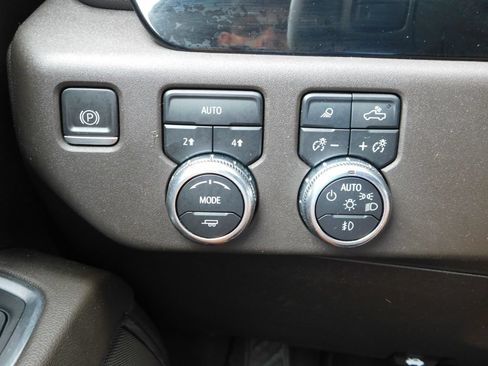 Used 2023 GMC Sierra 1500 SLT AWD/4WD image 31