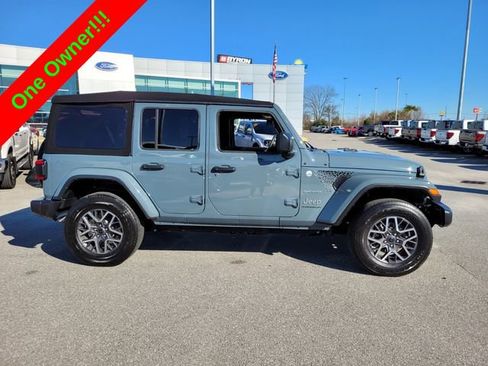 Used 2024 Jeep Wrangler Unlimited Sahara AWD/4WD image 12