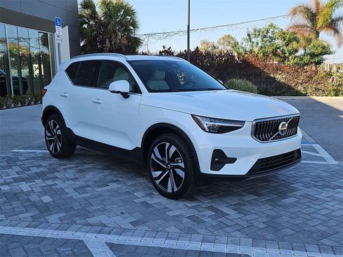 Used 2025 Volvo XC40 B5 Ultra w/ Protection Package Premier image 7