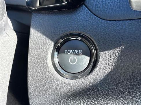 Used 2025 Toyota Camry SE image 18