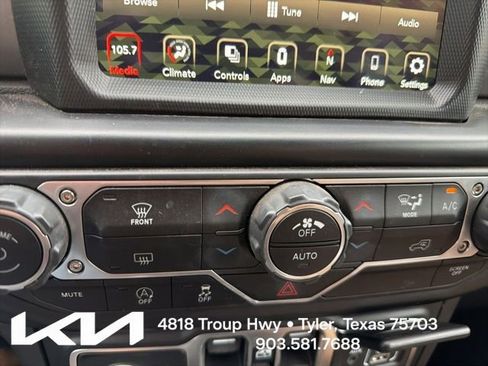 Used 2022 Jeep Wrangler Unlimited Rubicon w/ LED Lighting Group AWD/4WD image 19