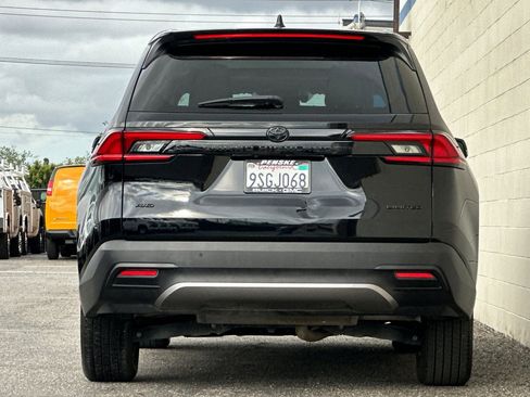 Used 2025 Toyota Grand Highlander AWD image 5