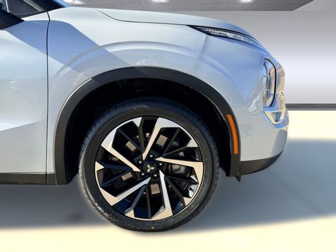 Used 2024 Mitsubishi Outlander SE image 9