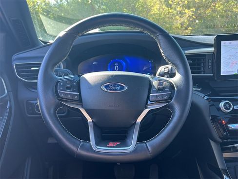 Used 2023 Ford Explorer ST image 10
