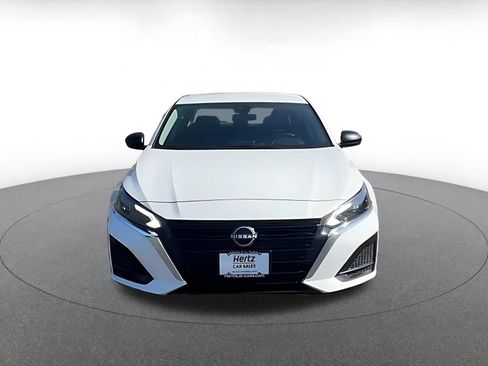 Used 2025 Nissan Altima 2.5 SV FWD image 4