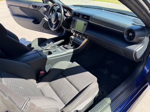 Used 2022 Toyota GR86 RWD image 15