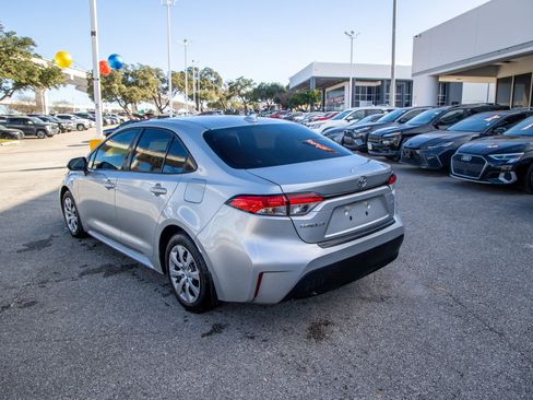 Used 2024 Toyota Corolla LE image 9